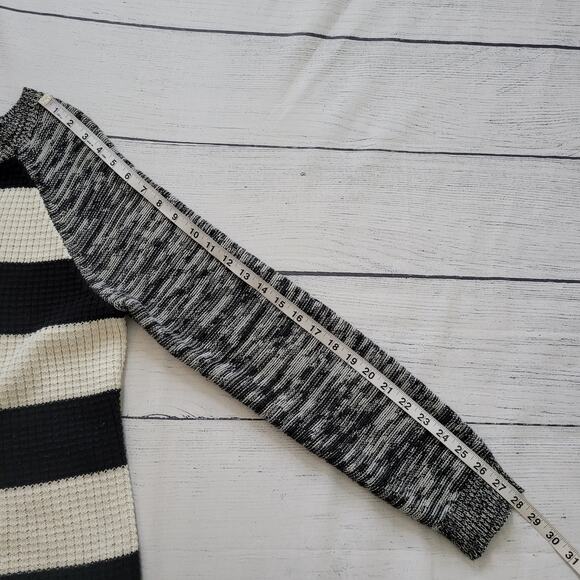 American Living Size XL Mixed Print Crewneck Sweater Striped Black White Cozy - Picture 5 of 6